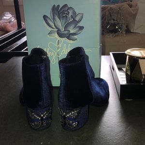 Libby Edelman Le Vanna velvet boots